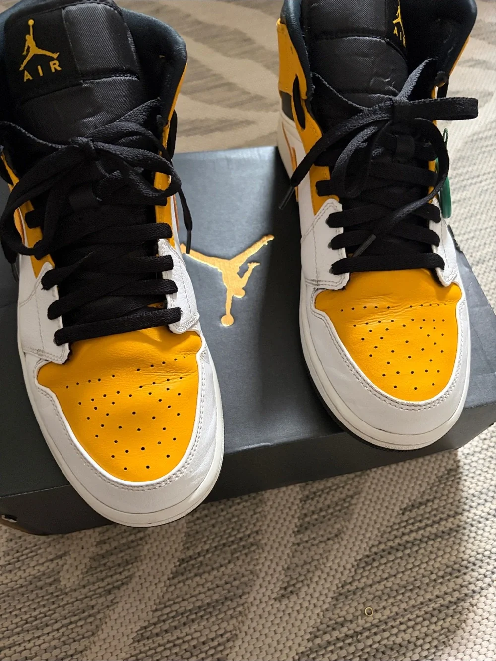 Jordan mid top