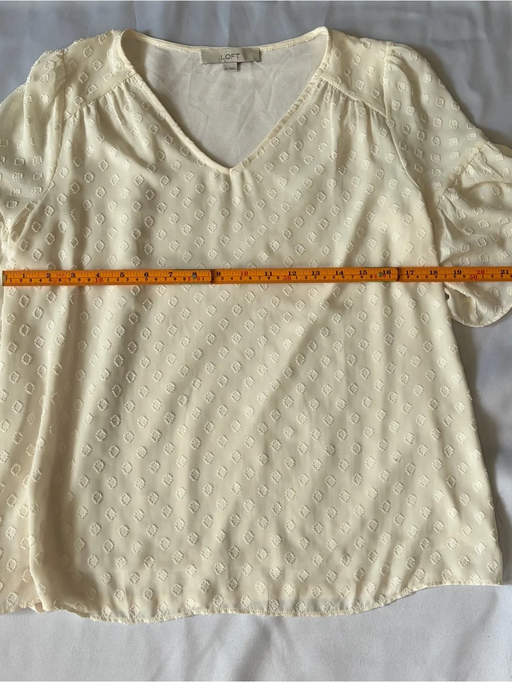LOFT Cream V-Neck Short Sleeve Blouse M