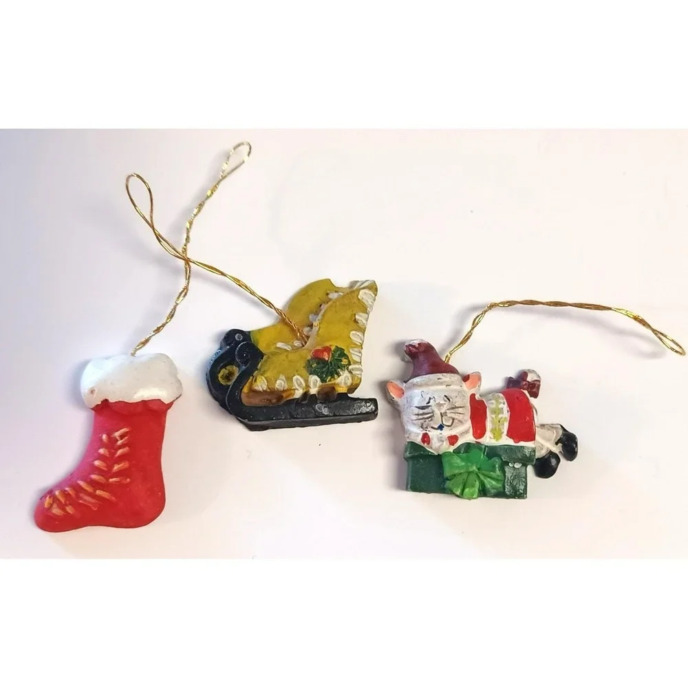 Vtg Miniature Christmas Ornaments Lot 3 Flat Back Resin Cat Stocking Sleigh Shoe