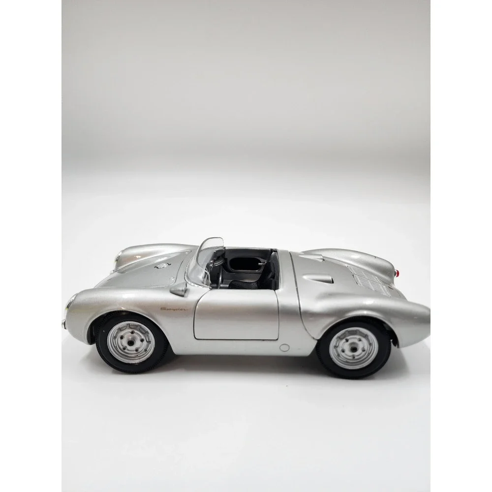 Maisto Porsche 550 A Spyder Silver Diecast Model Car 1/18 Scale 12040