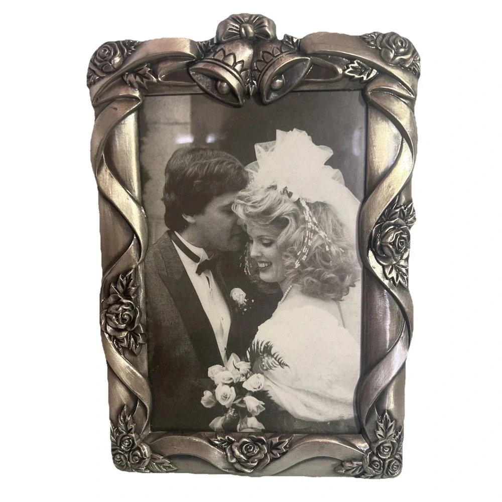 Vintage‎ Royal Limited Silver Tone 4x6 Rose Trellis Album Frame Open Box