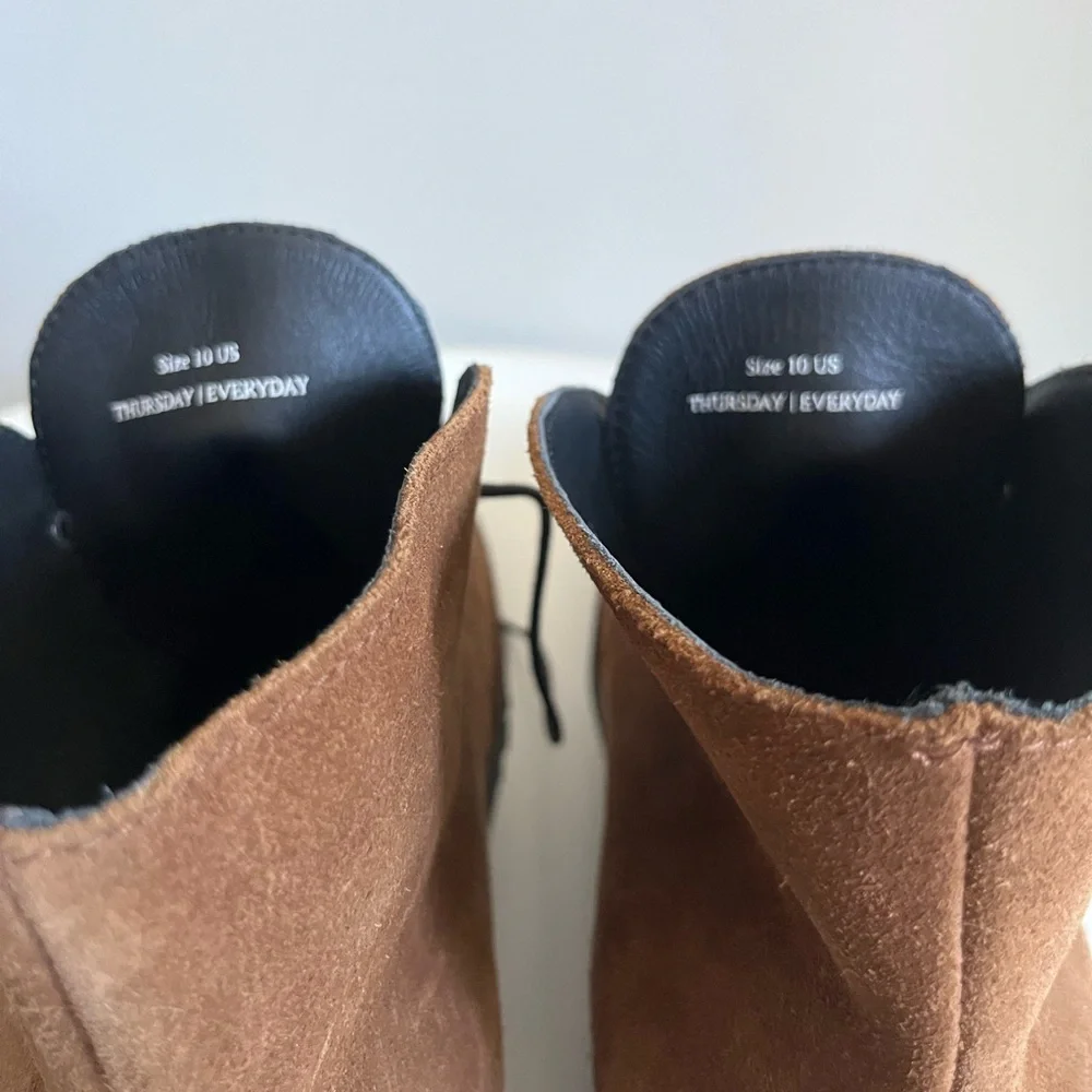 THURSDAY Everyday Scout Men’s Chukka Suede Boots Size 10