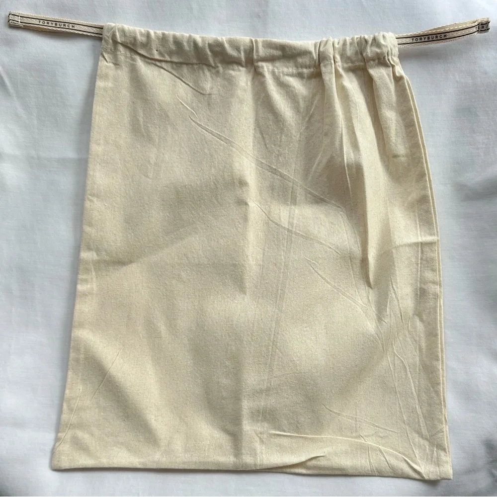 Tory Burch dust closure