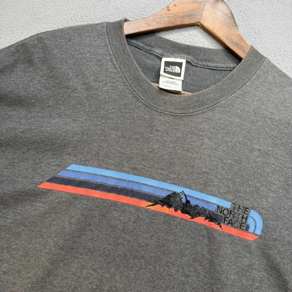 The North Face T-Shirt Graphic Mountain Retro Stripe Regular L Gray Short Sleeve