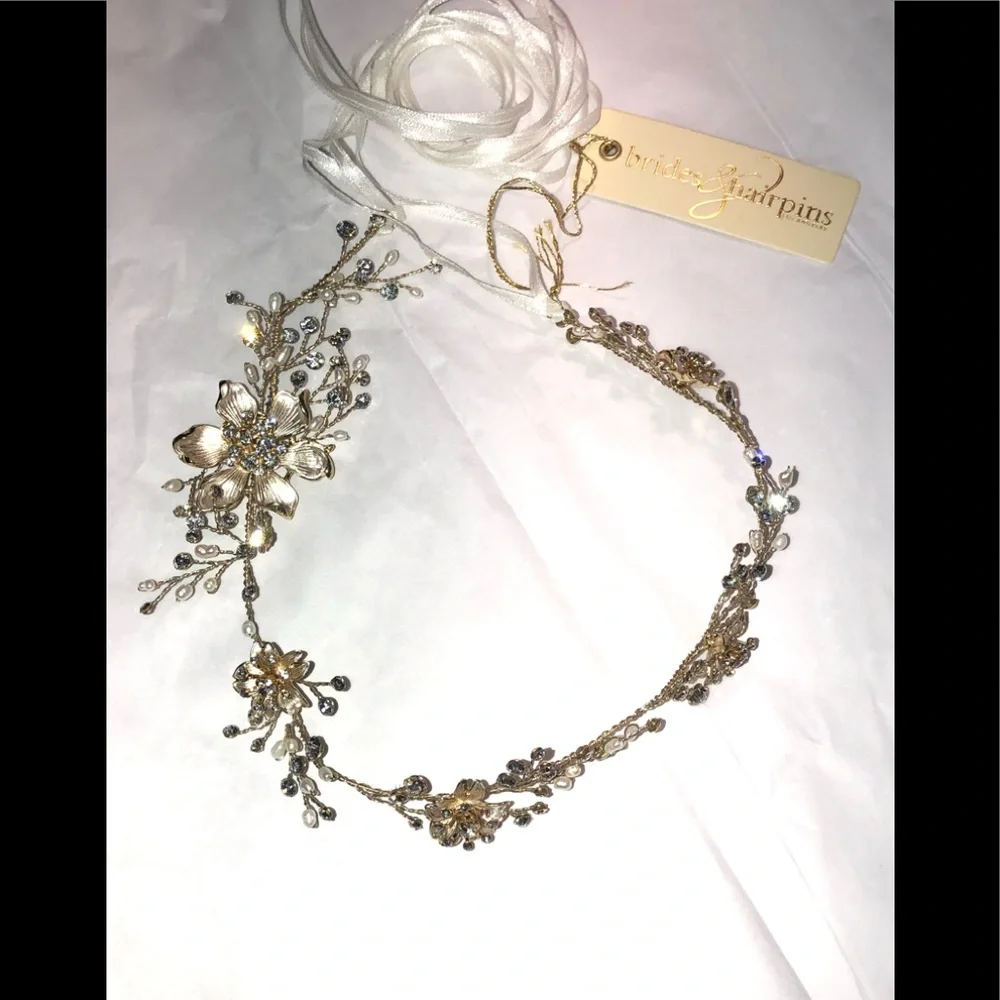 Brides & Hairpins nwt display