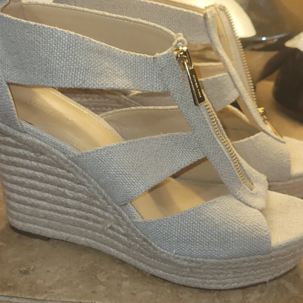Michael Kors reposhing this