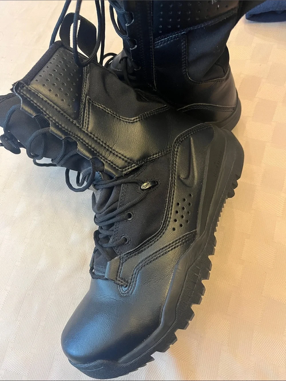 Nike sturdy black