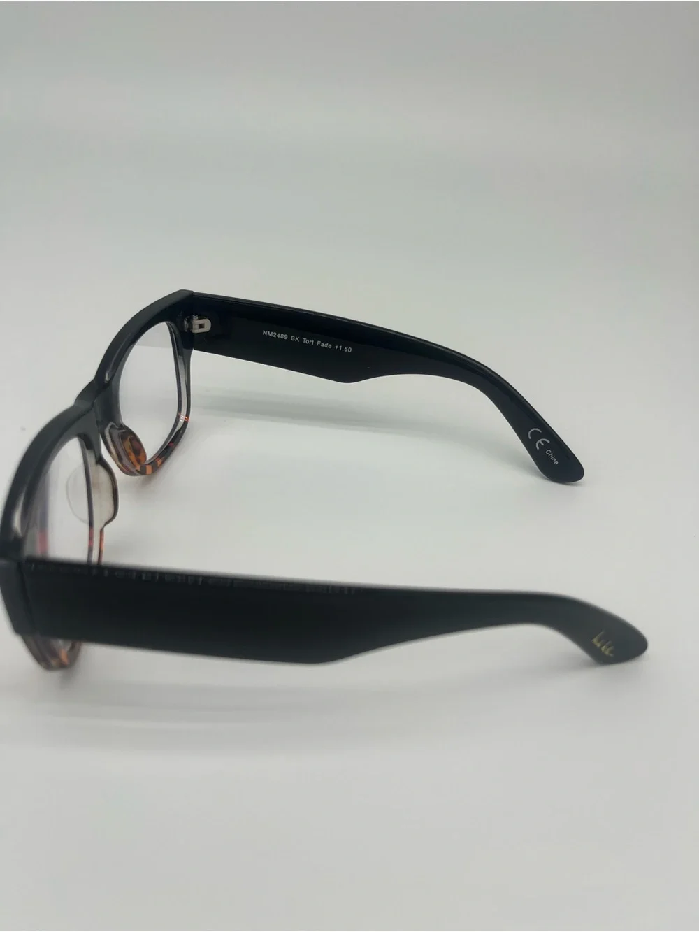 N/A stylish wayfarer
