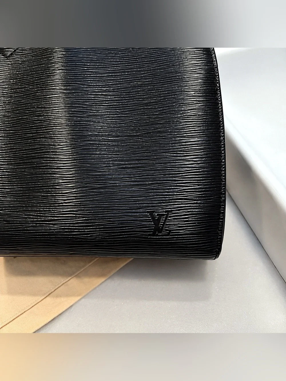 Louis Vuitton bag tone