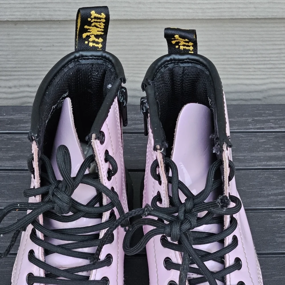 Dr. Martens zip patent used