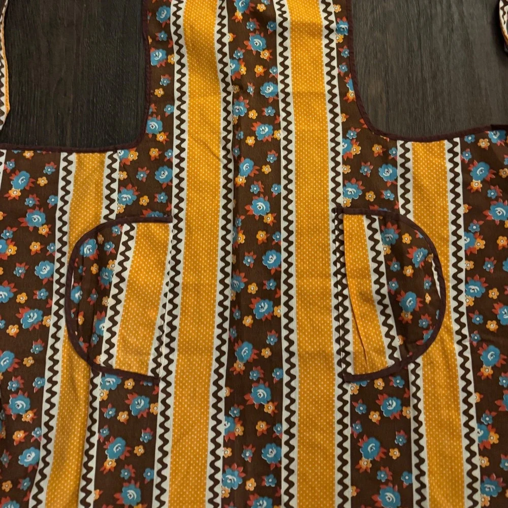 N/A vintage apron