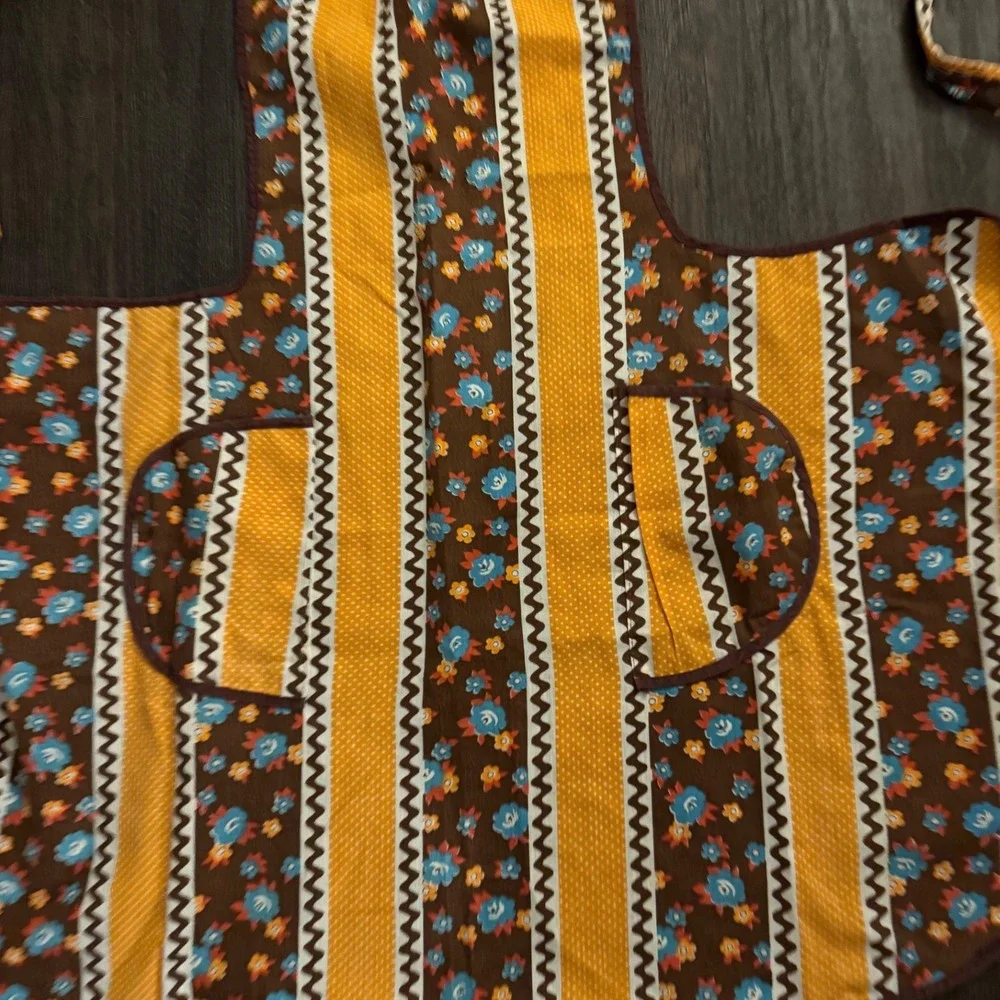 N/A vintage apron