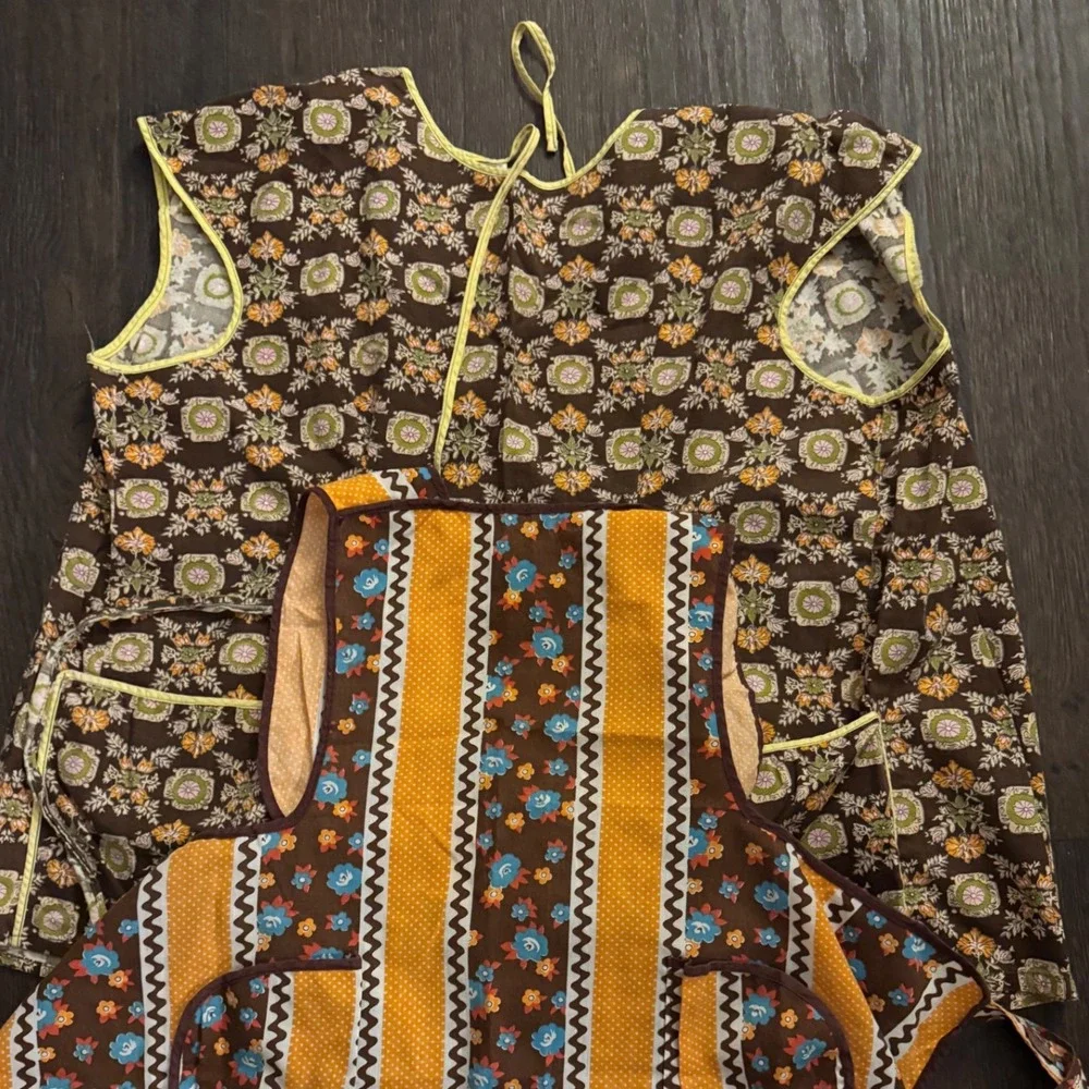 N/A vintage apron