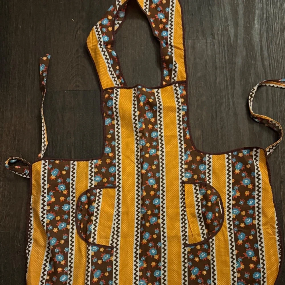 N/A vintage apron