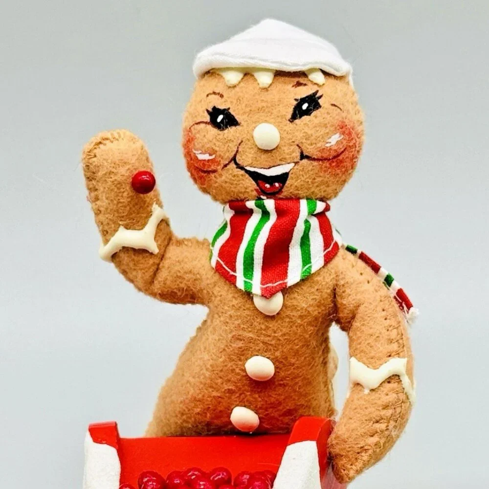 Annalee Red Hot‎ Helper Gingerbread Wheelbarrow 5 inch 969406 2006