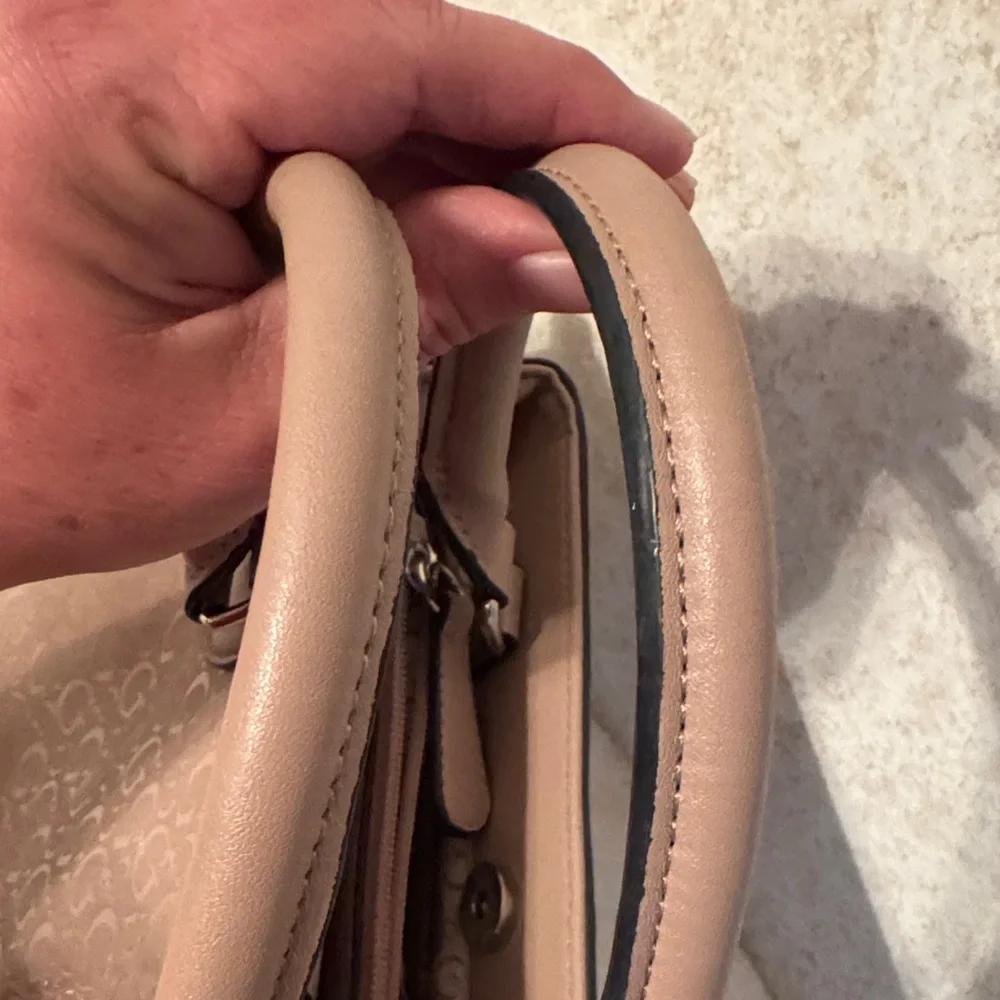 Guess elegant tan