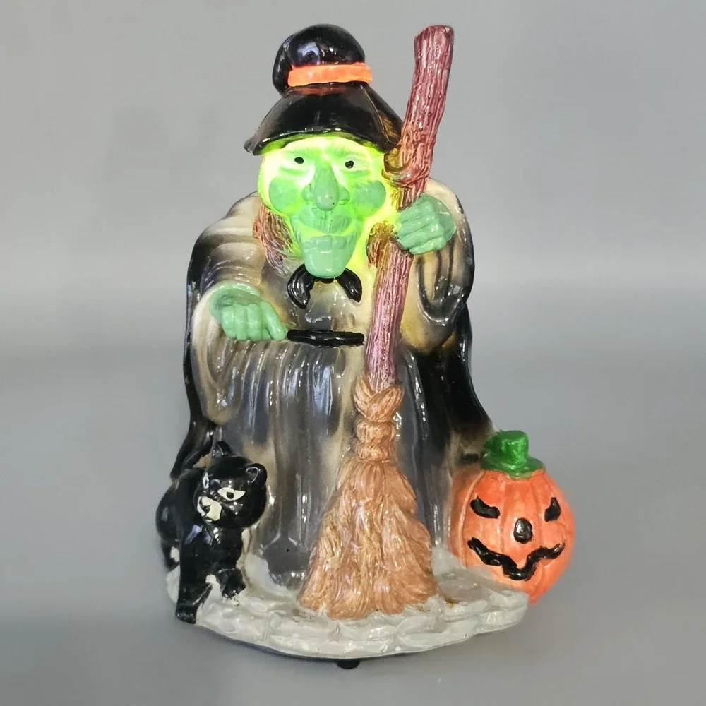 Vintage 80s Flambro Witch Flickering Light Up Plastic Figure Black Cat Pumpkin