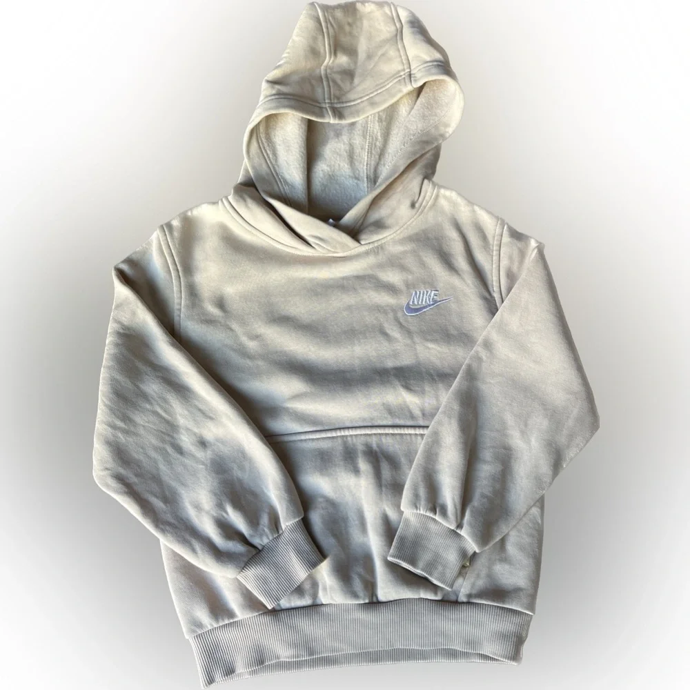 Nike adorable neutral