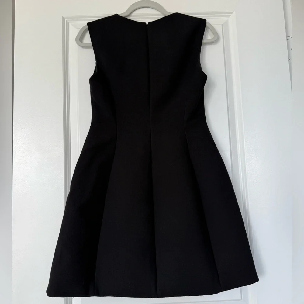 Tory Burch sleeveless timeless elegant