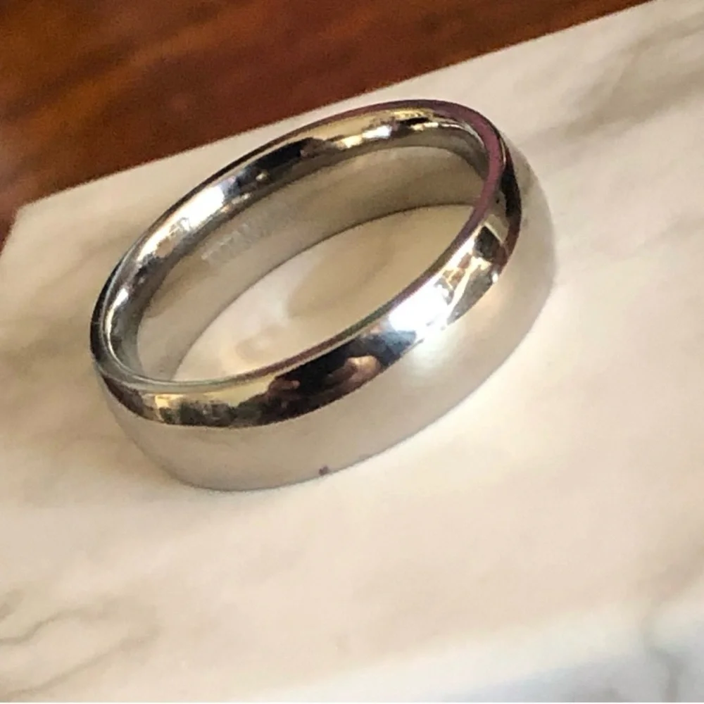 Men’s 6mm polished Titanium comfort band wedding ring NIB 11