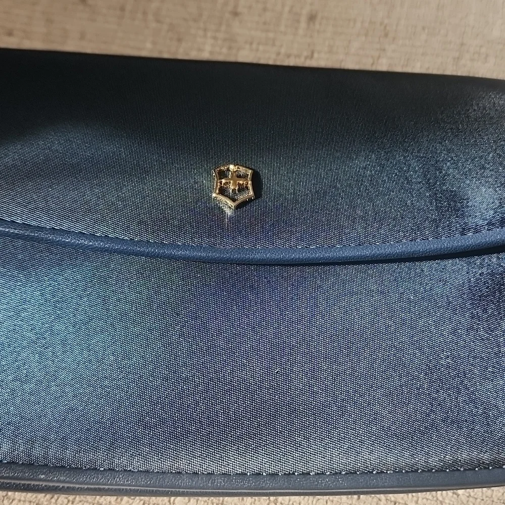 Victorinox victoria clutch