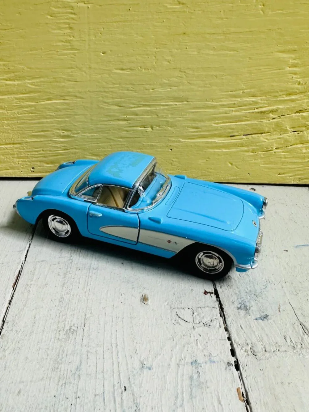 Kinsmart 34 scale