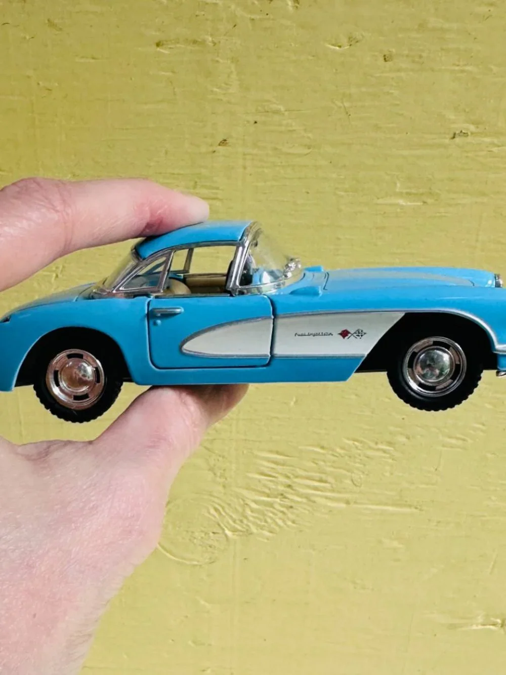 Kinsmart 34 scale