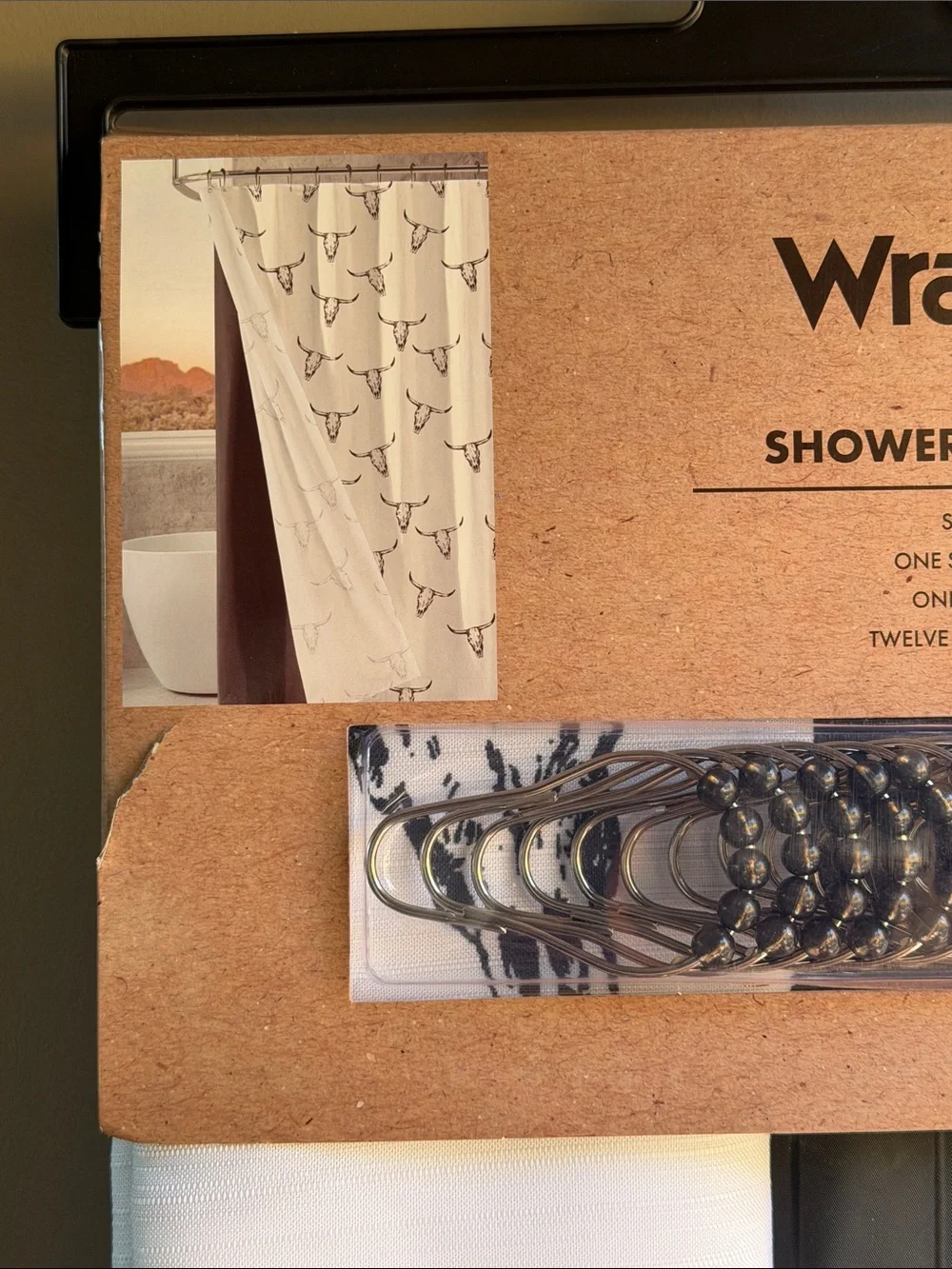 Wrangler black features motif