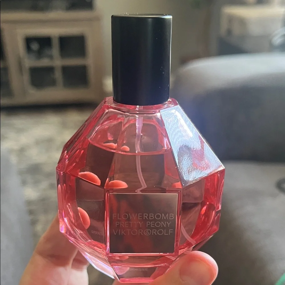 Viktor & Rolf Flowerbomb Pretty Peony ***does not have original cap/nozzle!!!*