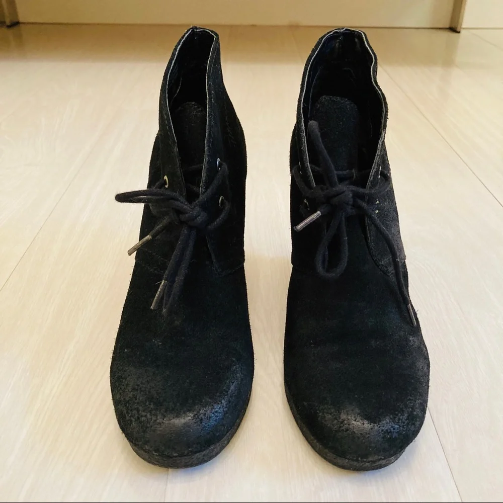 Nine West gently discolorations due