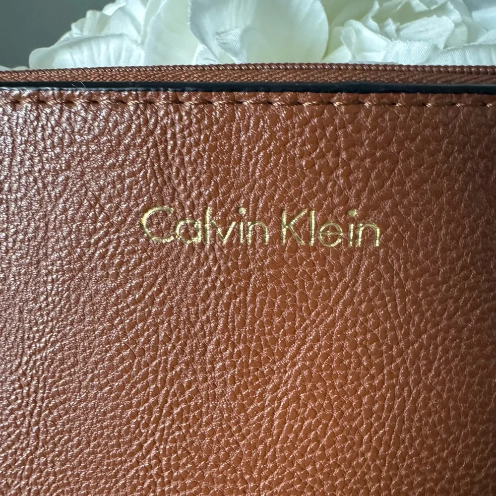 Calvin Klein 5” like functional—perfect