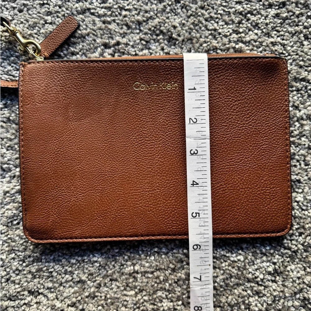 Calvin Klein 	•	brand zip