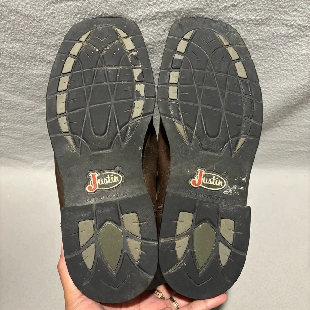 Justin Boots questions leave