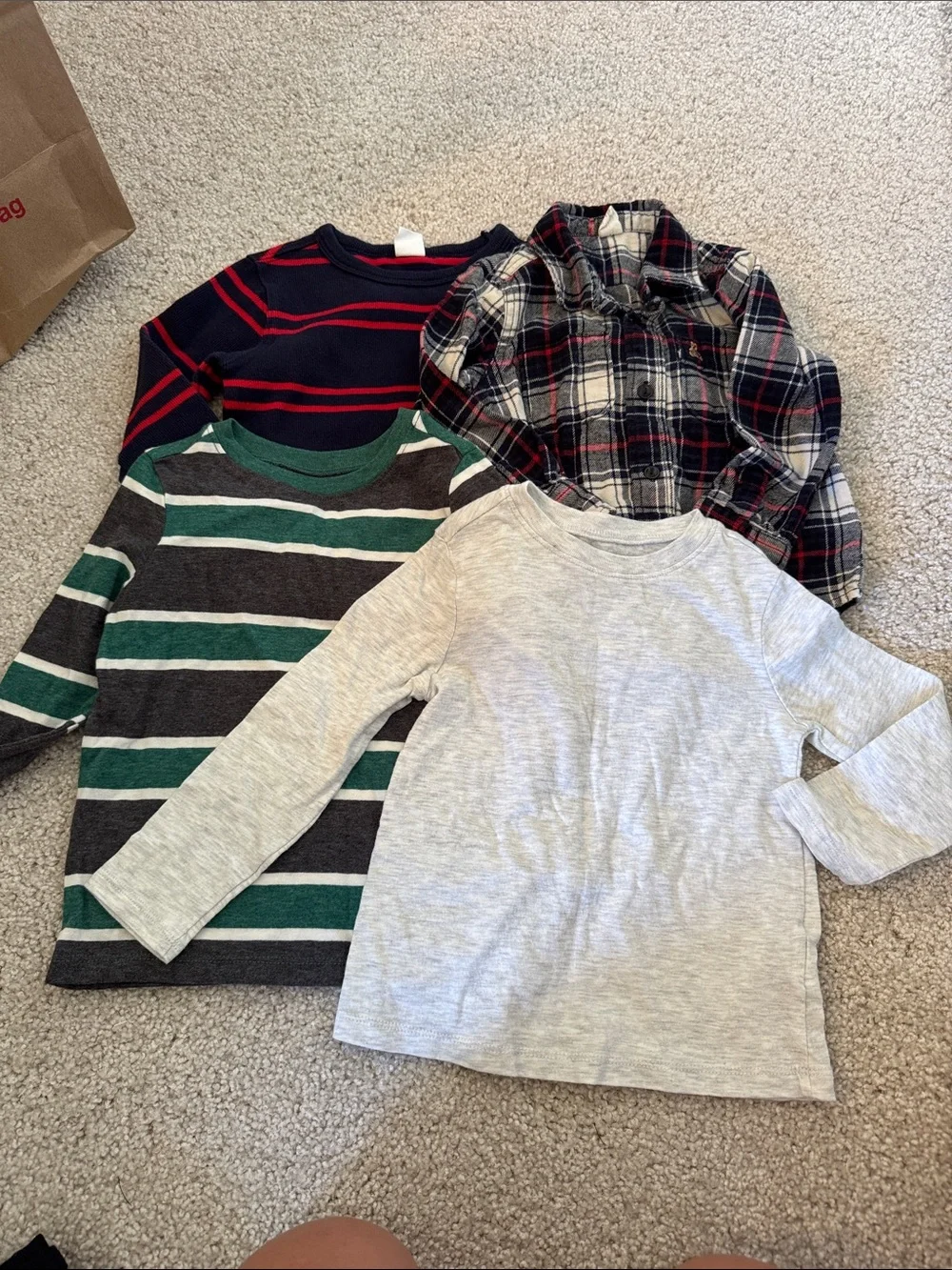 Lot of 4 shirts Gap and Old Navy size 3T