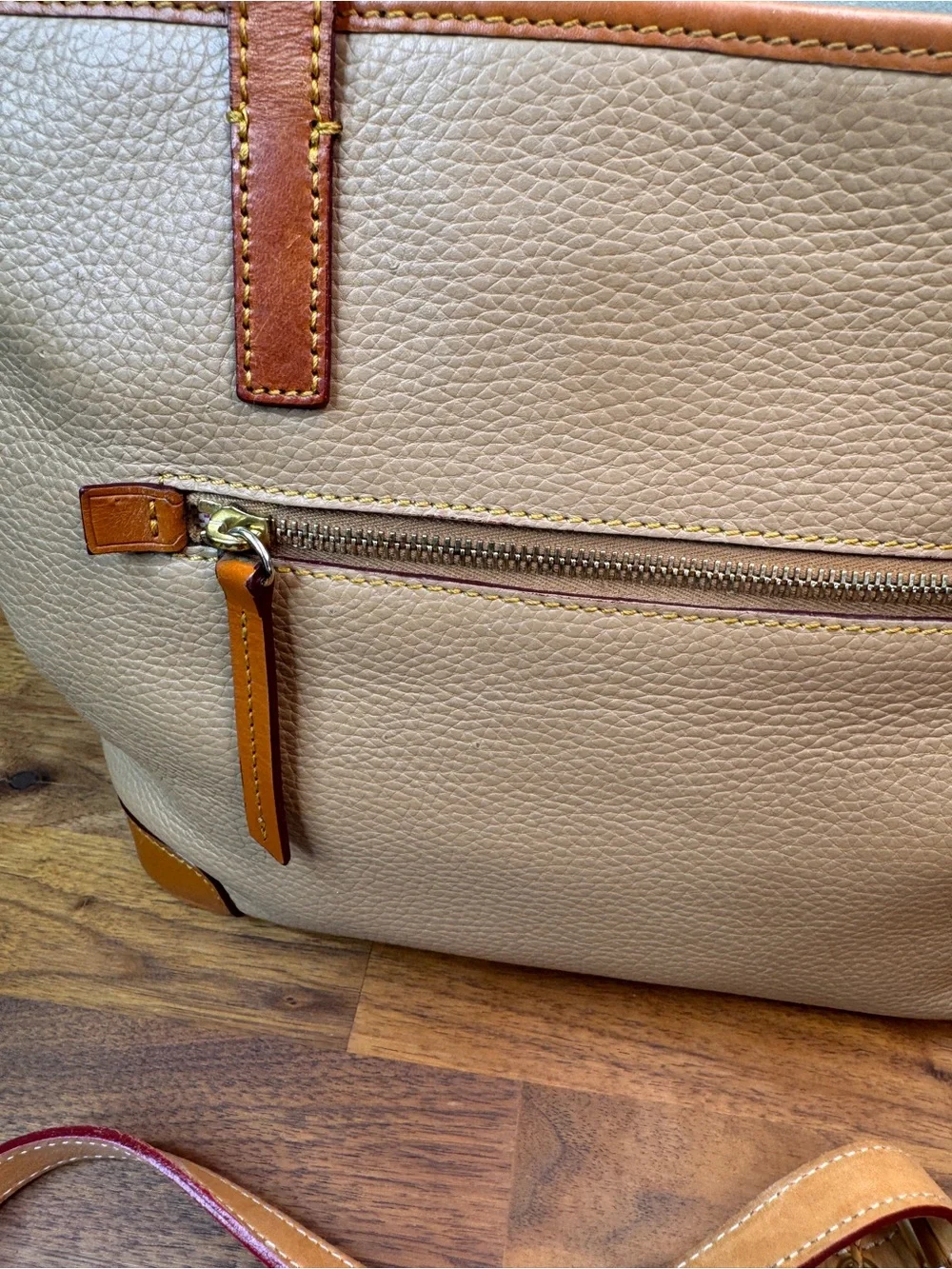 Dooney & Bourke classic dooney