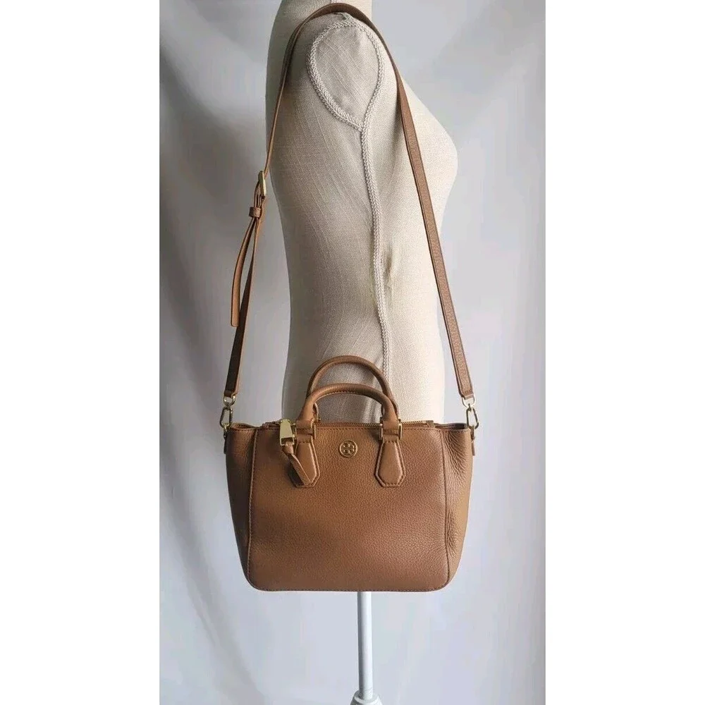 Tory Burch compact pebbled