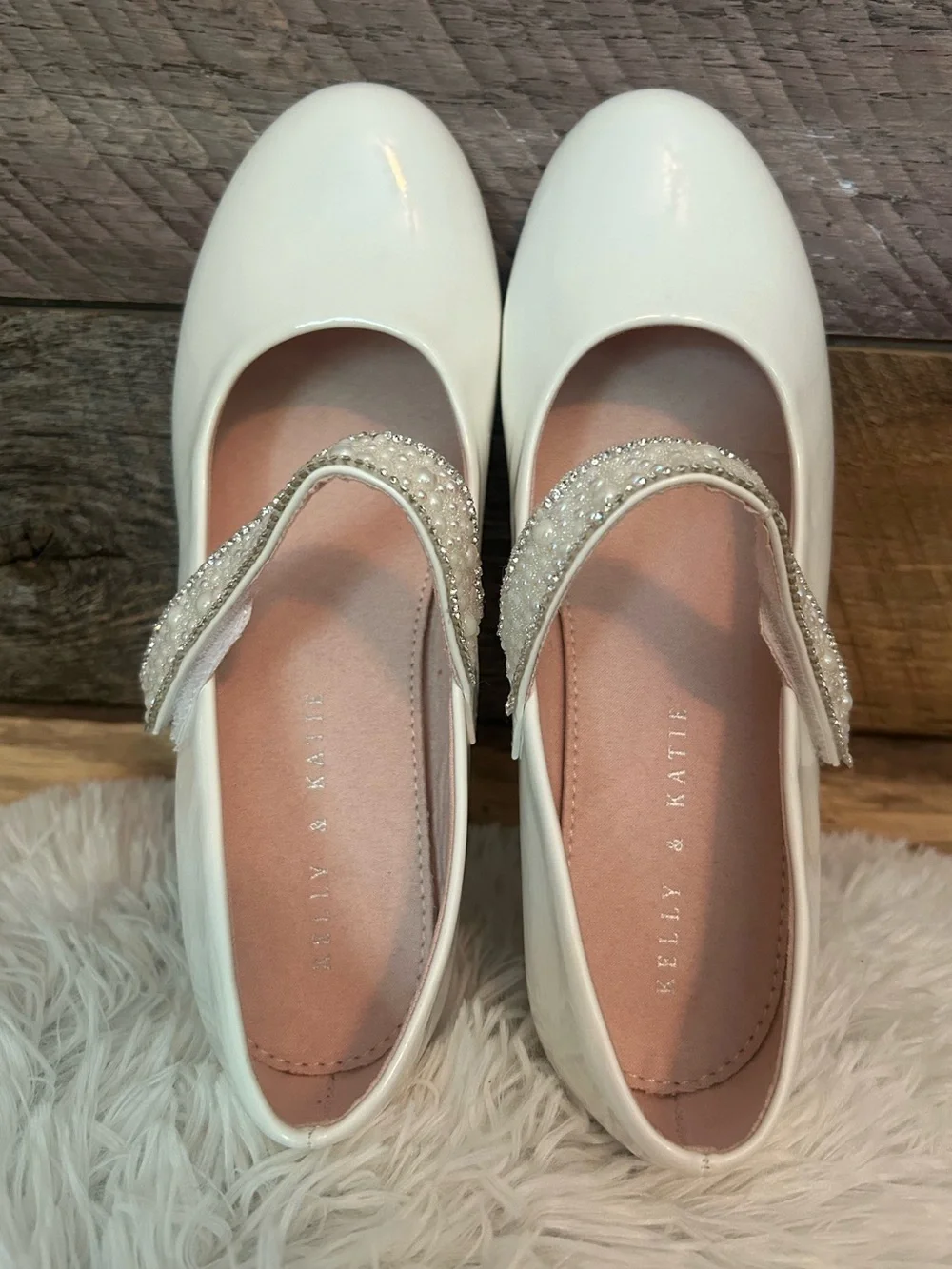 NWOT- Kelly & Katie White Pearl Embellished Mary Jane Flats- Kids size 5