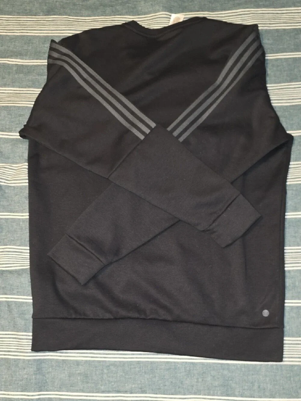 adidas classic crewneck