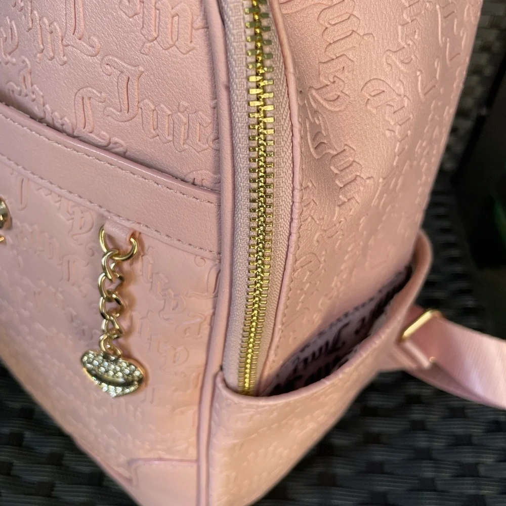 Juicy Couture elegant light