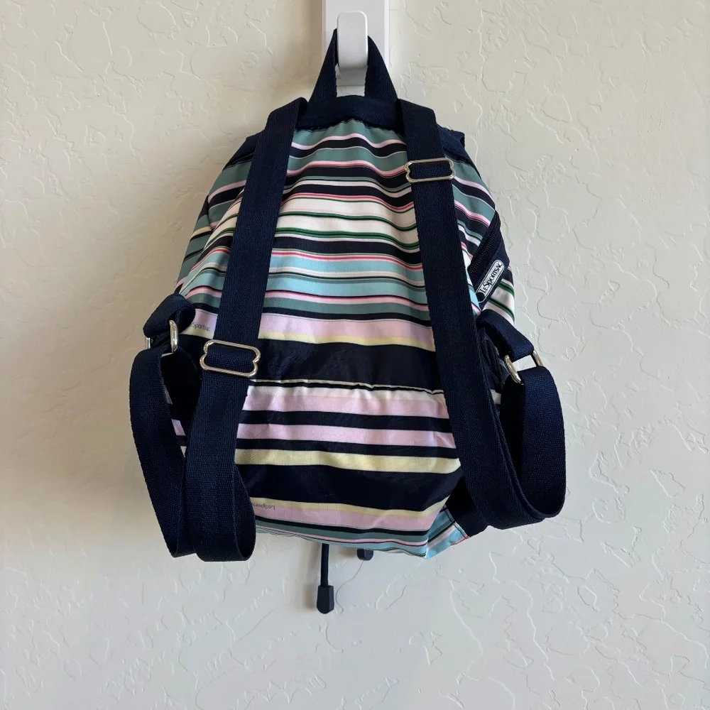 LeSportac lesportsac voyager