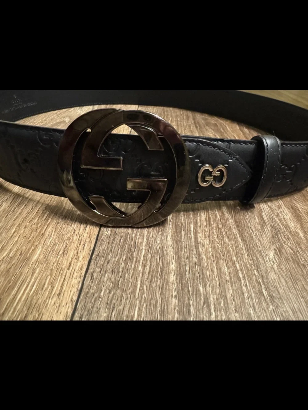 Gucci buckle features