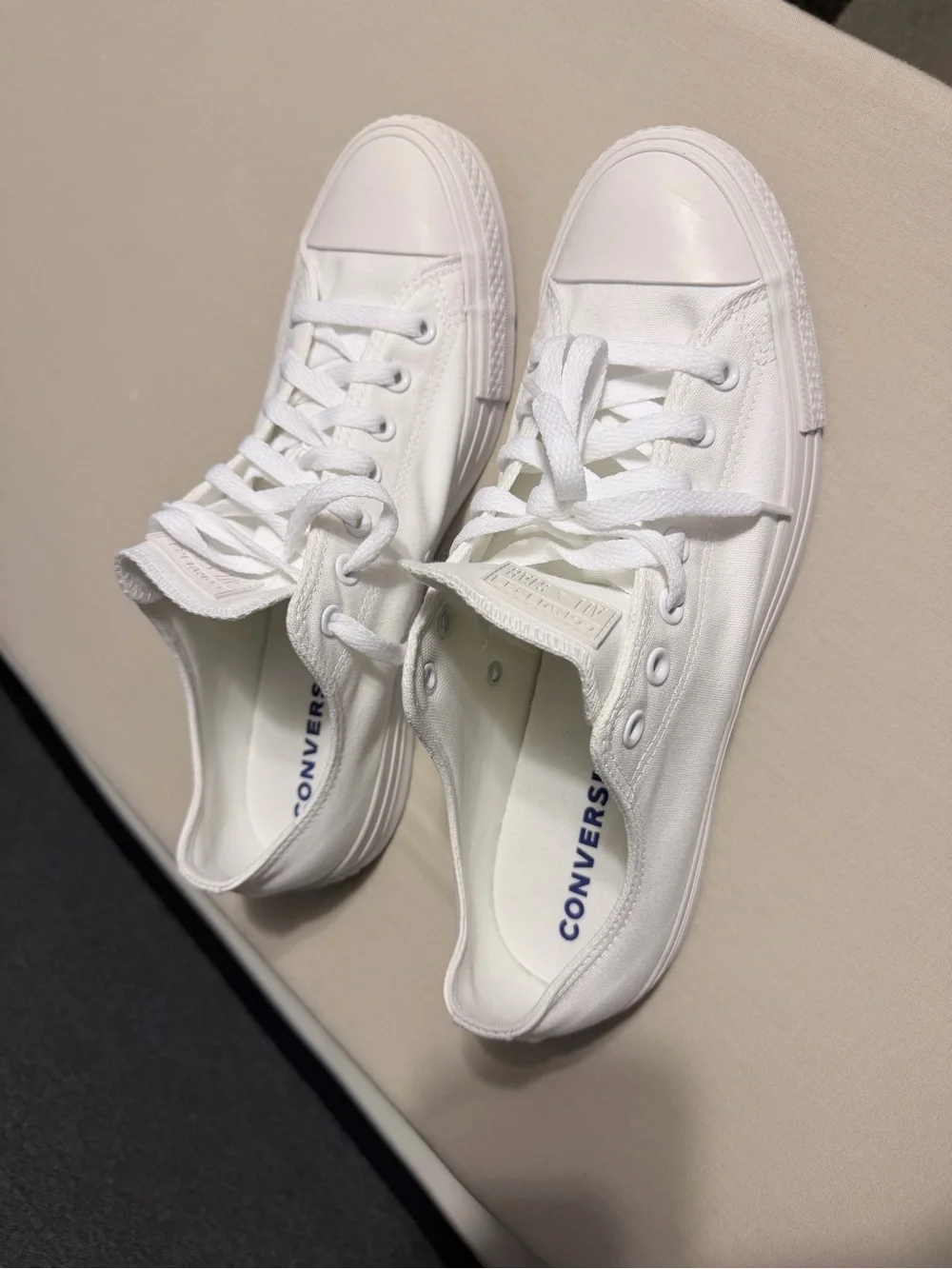 Converse low top