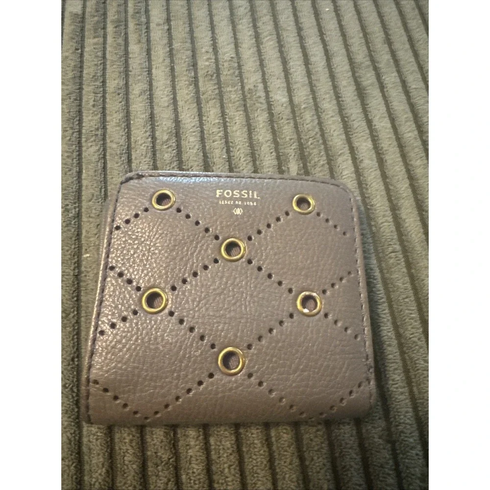 Fossil Women's Bifold Pebble Leather Wallet Grey Snap Close Rivets