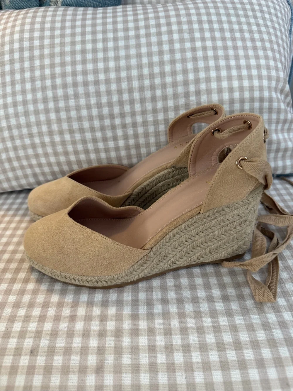 N/A comfortable tan