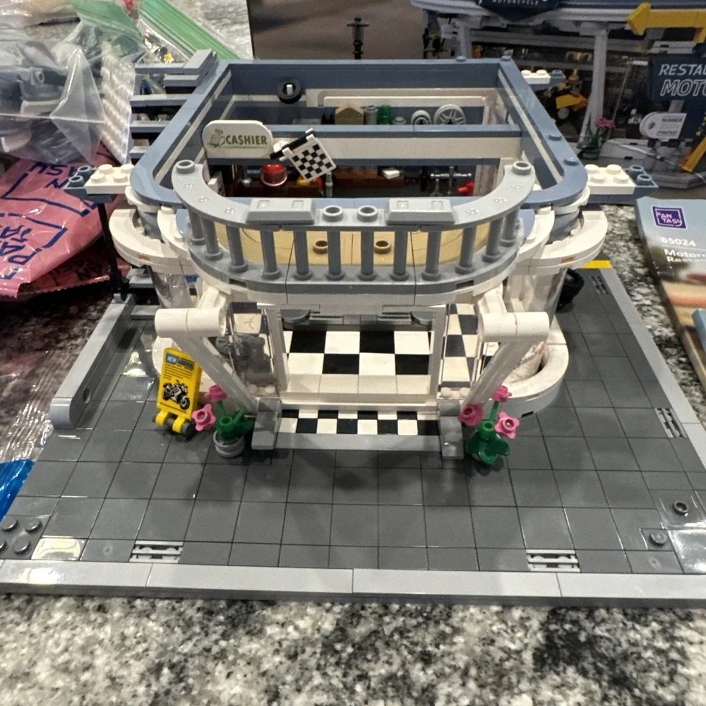 PANTASY Motorcycle Restaurant Modular Building 85024 All Accounted For