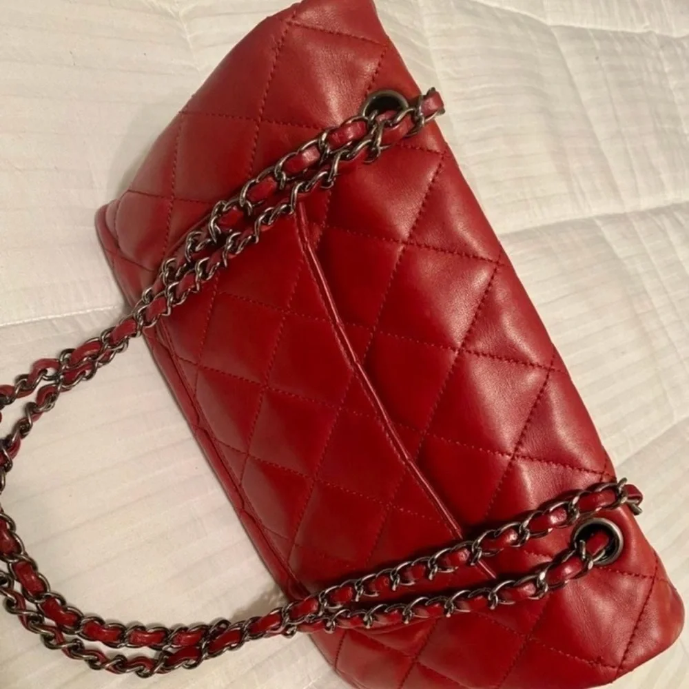 CHANEL elegant quilted