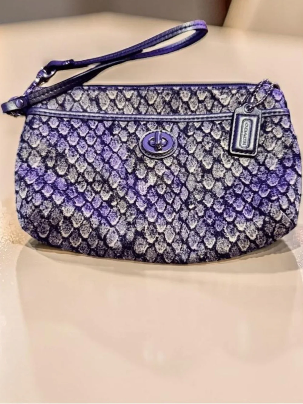 Coach Turnlock VTG NWOT silver/gunmetal,glamorous wristlet,brand charm,genuine,