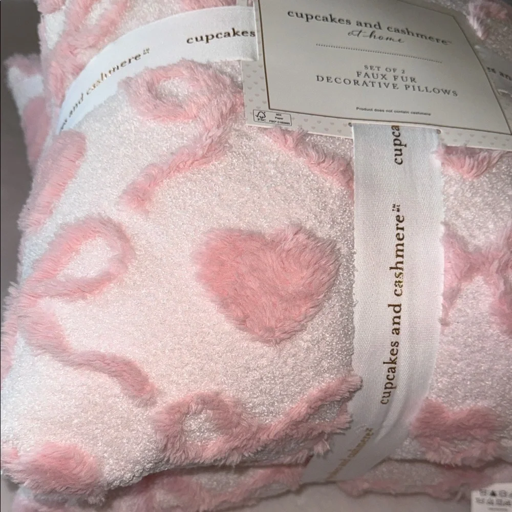 cupcakes & cashmere soft inviting