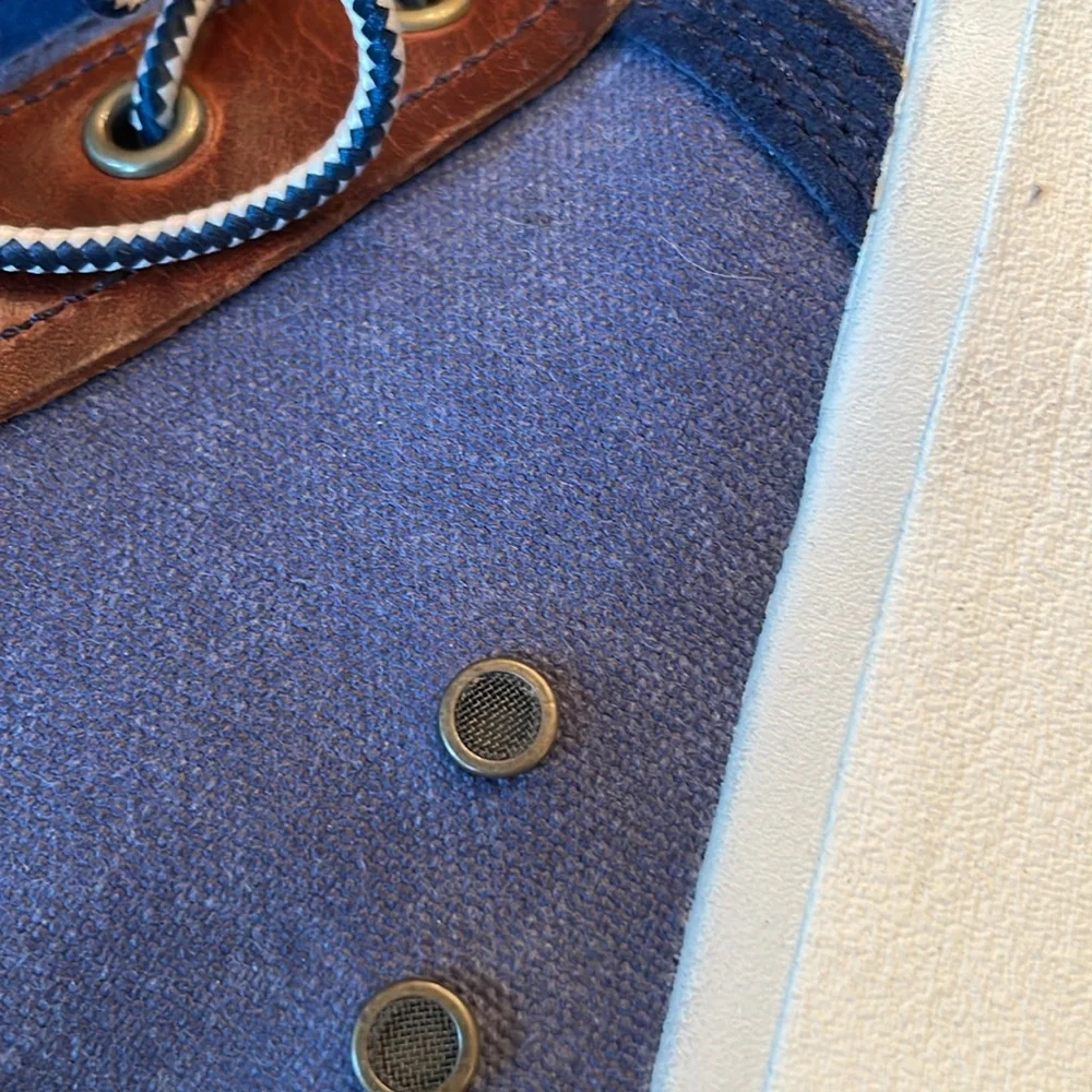 Timberland men’s 9,5 navy canvas,leather trims