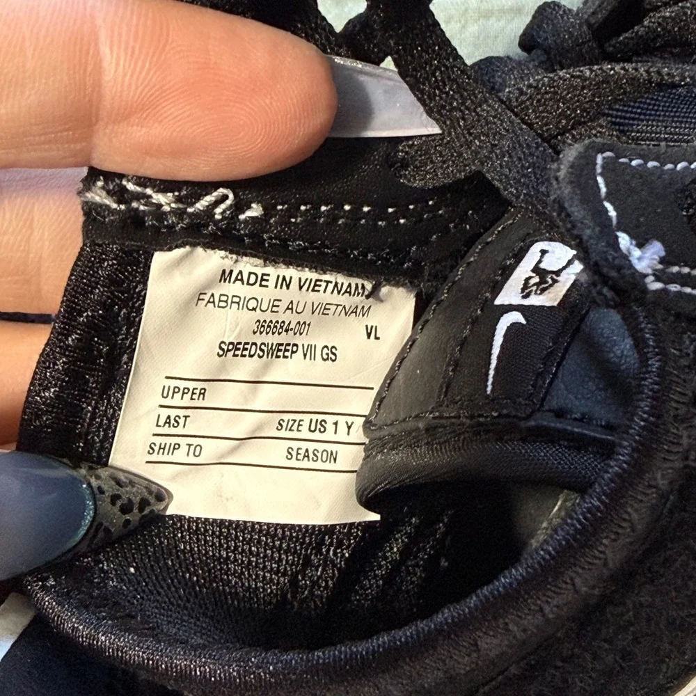 Nike Speedsweep VII GS Wrestling Shoes Kids Size 1Y‎ Black White 366684-001